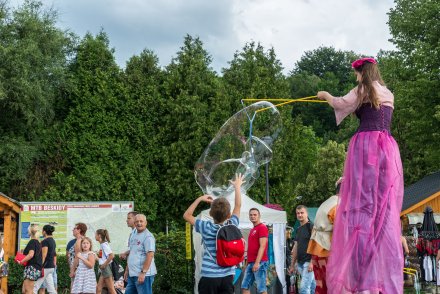 Kuglarze i zabawy z bańkami